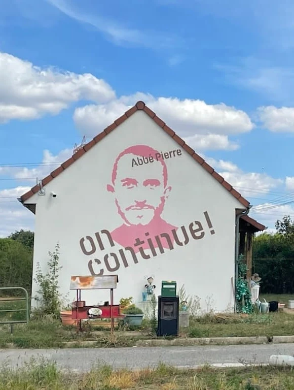batiment tag on continue